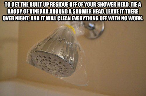 So reinigen Sie Duschköpfe