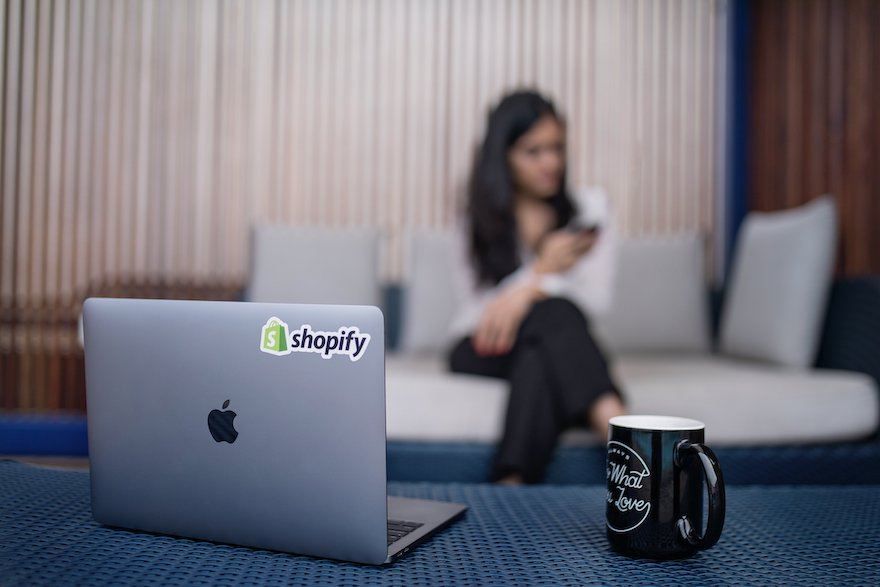 Какво е Shopify и как работи