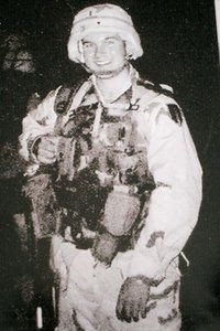 John Lee Dumas sebagai pegawai tentera